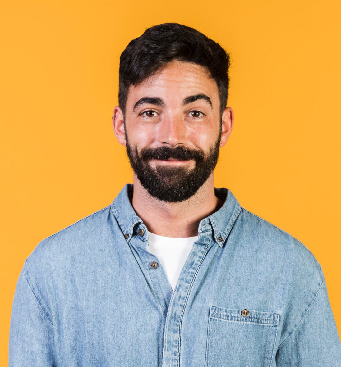 medium-shot-guy-holding-thumbs-up